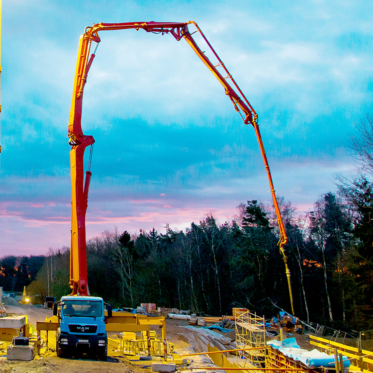 Construction Pouring Walking Hydraulic Placing Boom Concrete Spreader For Sale